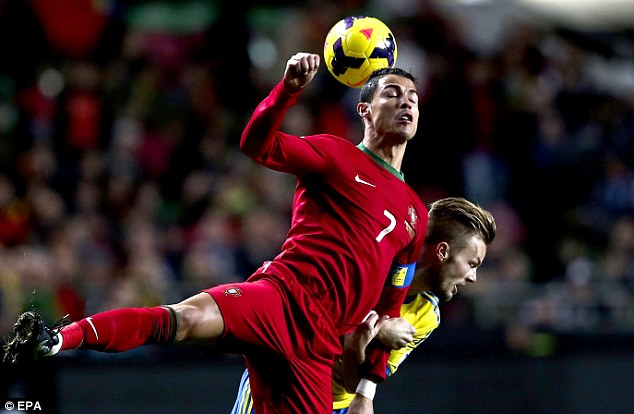 Ronaldo, Sundulannya Beri Peluang Portugal Pimpin Leg Pertama